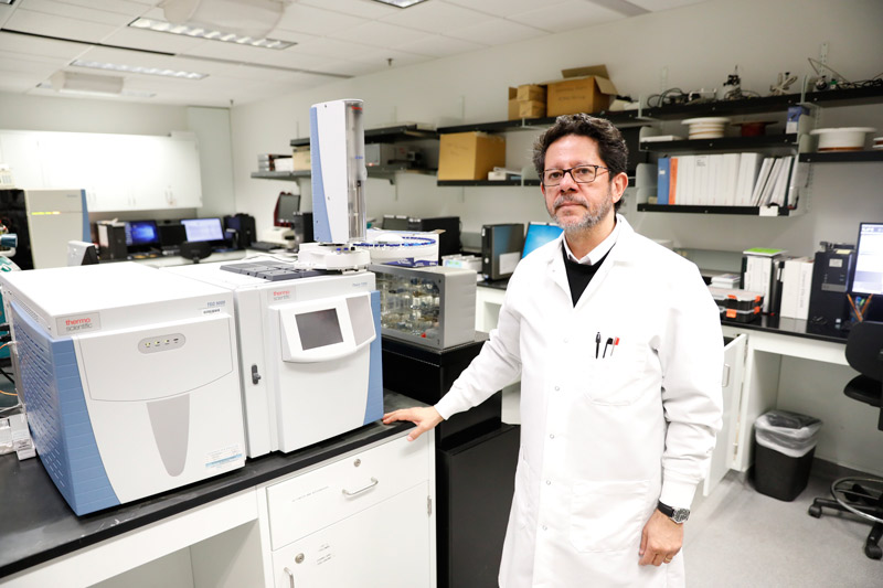 Igor Almeida, Ph.D., professor of biological sciences at The University of Texas at El Paso, will collaborate on a project that aims to understand the molecular mechanism by which T cells cause intense inflammation in patients with chronic Chagas disease. Photo: Ivan Pierre Aguirre / UTEP Communications 