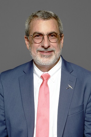 Dr. Carlos Cabrera Martinez