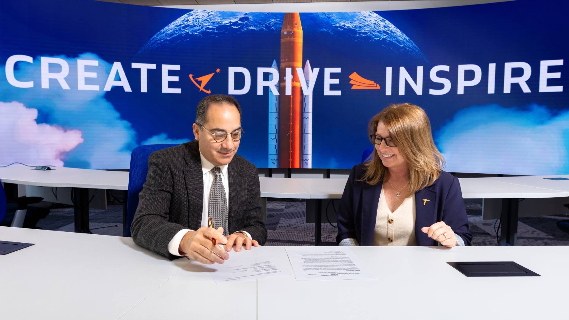 Army, UTEP Aerospace Center Sign Educational Partnership Agreement