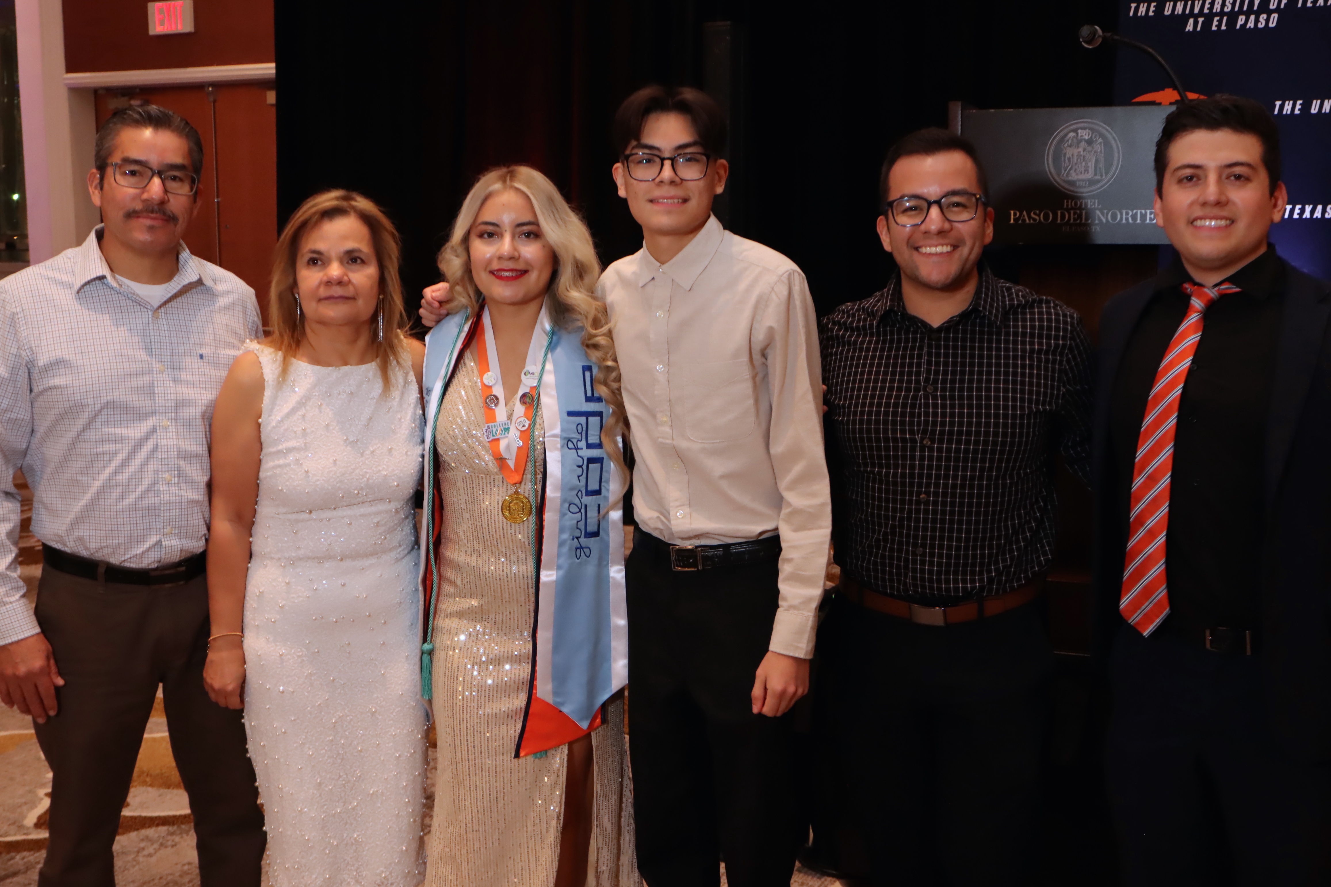 2024_12_06-UTEP-CS-Grad-Dinner-Grad-Families-096.jpg
