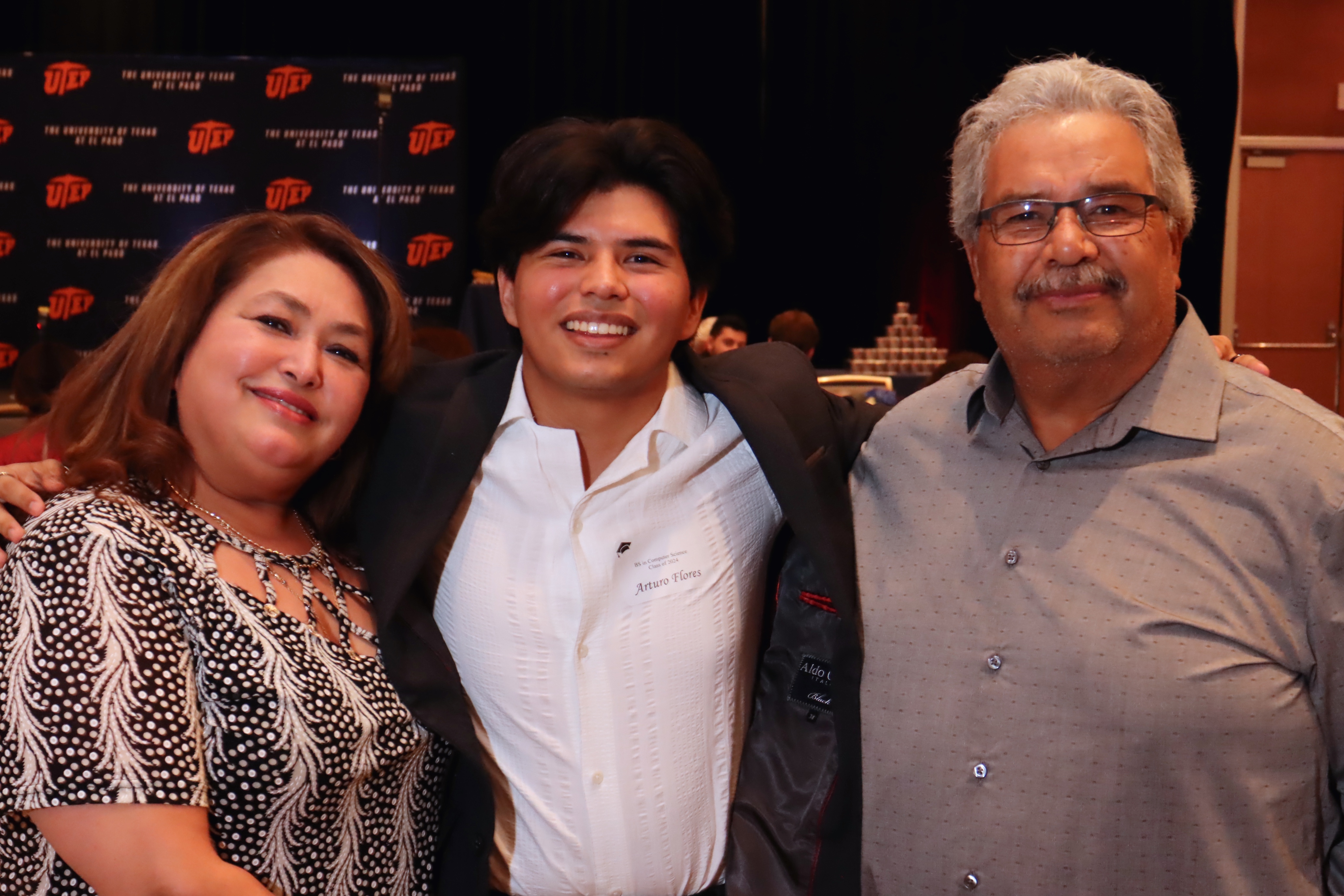 2024_12_06-UTEP-CS-Grad-Dinner-Grad-Families-029.jpg