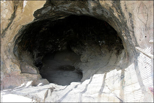 Entrance to Sandia Cave; photo by Desertrice