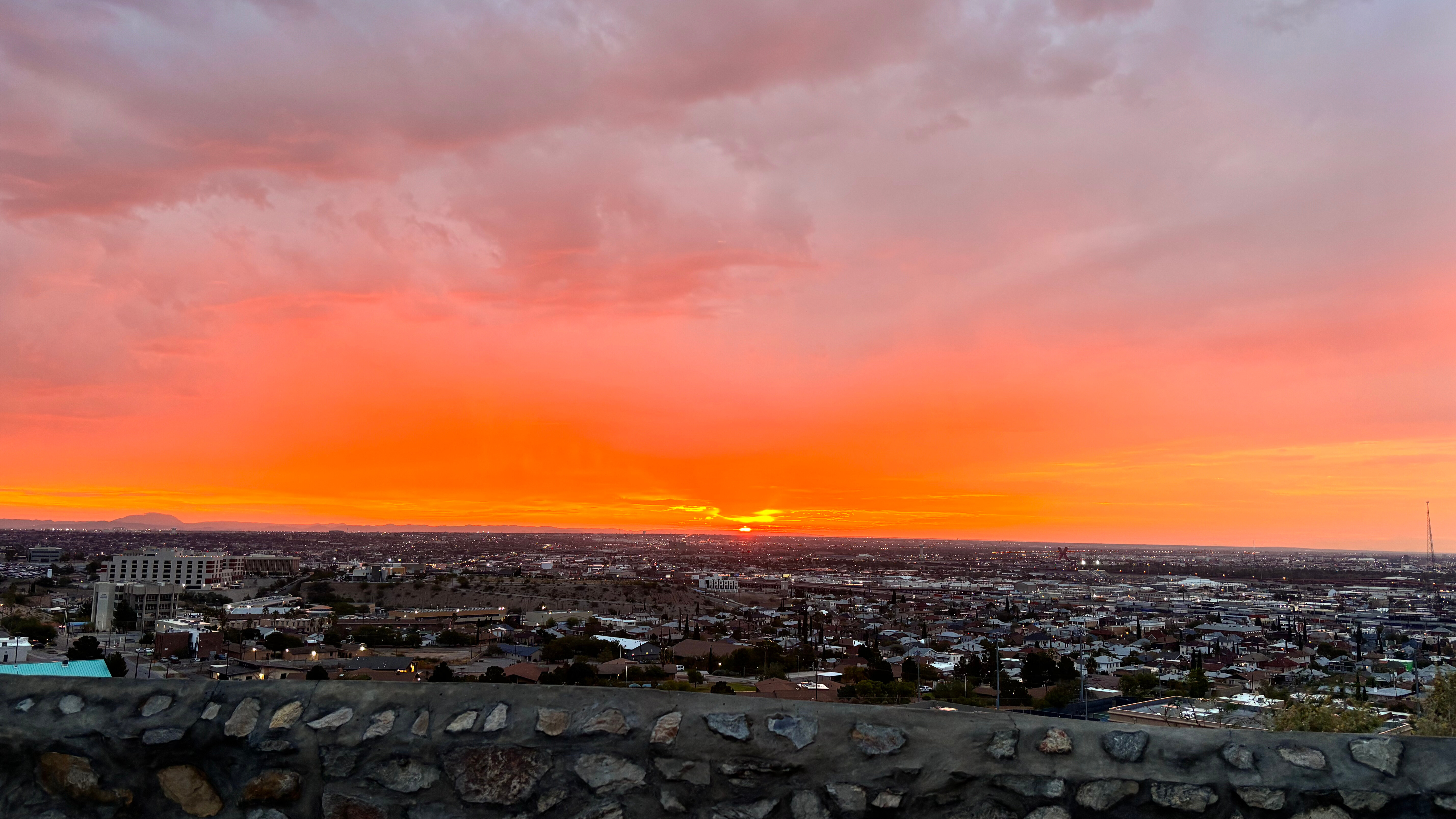 Amanecer en El Paso - Ciudad Juarez / © Emmanuel Erenas Sánchez