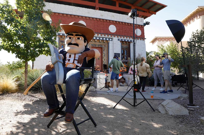 Paydirt Pete on the Casting Call Chair