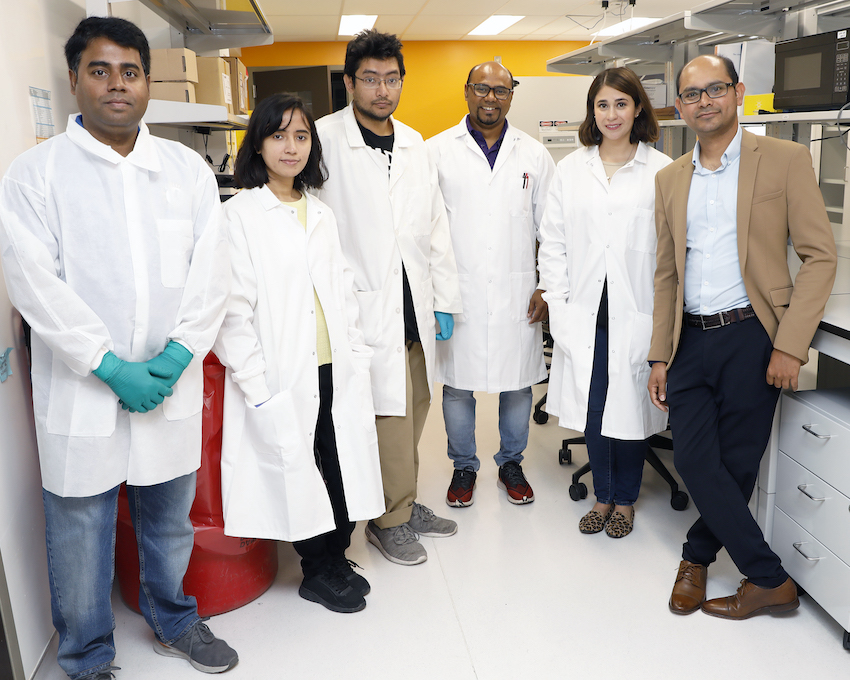 Taslim Al-Hilal, Ph.D., right, and his pharmacy students are developing therapies to treat lung, ovarian and pancreatic cancer. Photo by Laura Trejo / UTEP Marketing and Communications 