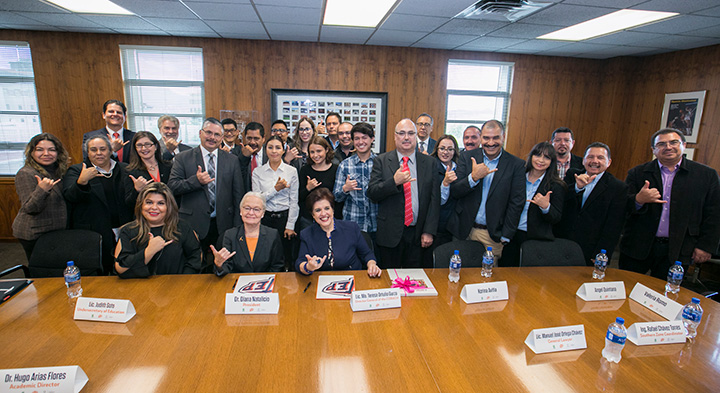 UTEP President Diana Natalicio, seated center, and Ma. Teresa Ortuño Gurza, director general of the Colegio de Bachilleres of the State of Chihuahua, seated right, lead a Picks Up celebration following the signing of a memorandum of understanding between the two institutions Oct. 24, 2018. Photo: Ivan Pierre Aguirre/UTEP Communications 