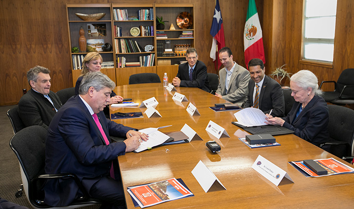 UTEP President Diana Natalicio, right, and h.c. Lajos Mocsai, rector of the University of Physical Education in Budapest, Hungary, sign a memorandum of understanding that will provide faculty, staff and students from both institutions with the opportunities for transnational study and research. 