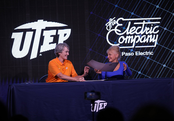 UTEP President Heather Wilson, left, and El Paso Electric President and CEO Kelly A. Tomblin signed a memorandum of understanding Tuesday, Nov. 30, 2021, to establish a partnership that will enhance energy research and improve education in the El Paso region. Photo: J.R. Hernandez / UTEP Marketing and Communications 