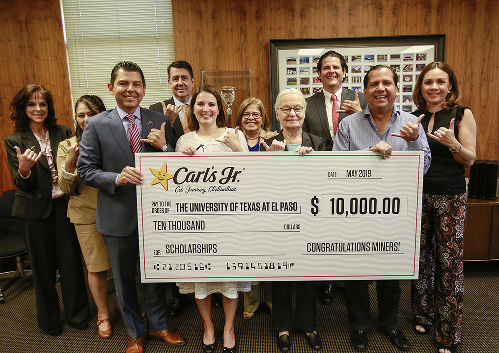 Representatives from Carl’s Jr. Ciudad Juárez met with President Diana Natalicio and other administrators May 8 on the UTEP campus to formally announce a donation of $10,000 for a new scholarship for the 2019-20 academic year. The funds will cover tuition for one student graduating from a public high school from the State of Chihuahua. 