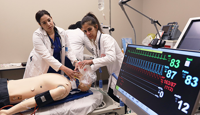 Students in the Master of Science in Nursing Adult/Gerontologic Acute Care Nurse Practitioners program practice their clinical and decision-making skills through various trauma scenarios in UTEP’s Center for Simulation using high-fidelity mannequins to simulate real-life emergency care situations. Photo by Laura Trejo / UTEP Communications 