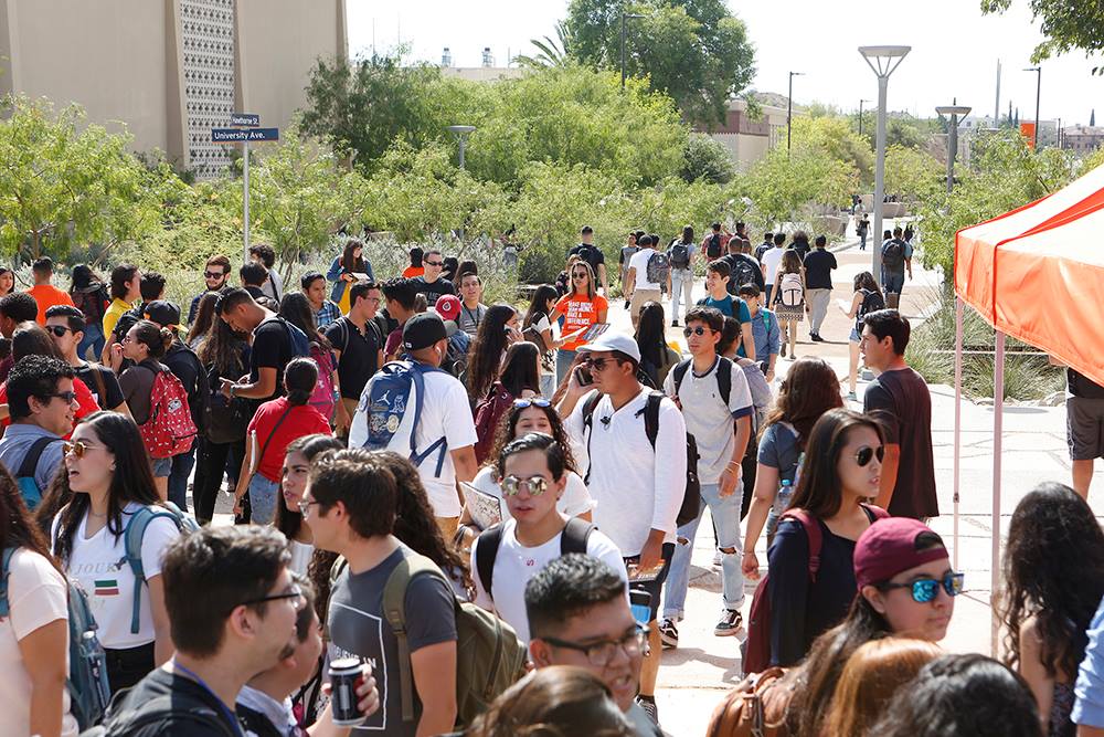 UTEP students walk to and from classes at the beginning of the fall 2017 semester. 